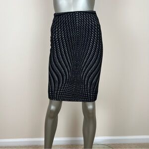 Diane Von Furstenberg black & white knit high waist pencil stretch skirt. Size 0